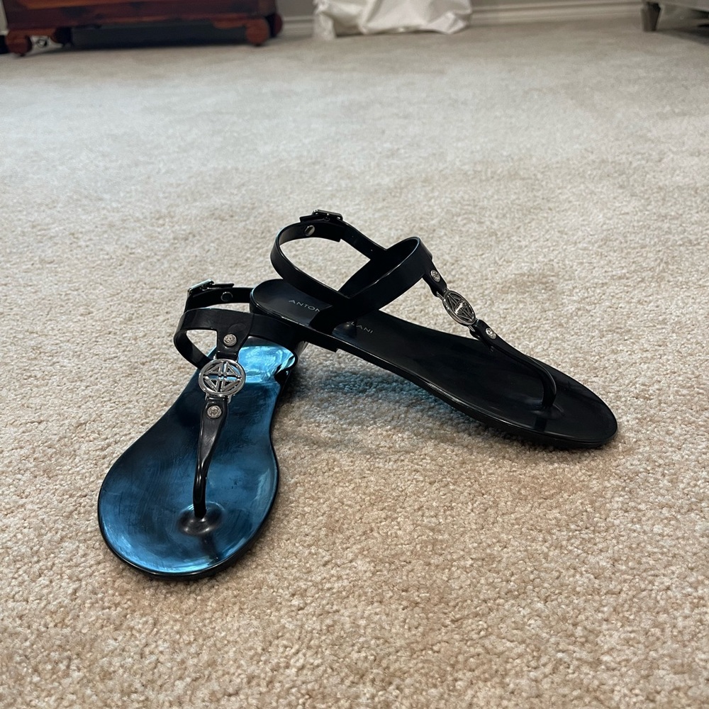 ANTONIO MELANI Patent Black T-Strap Sandals with silver medallions Size 7